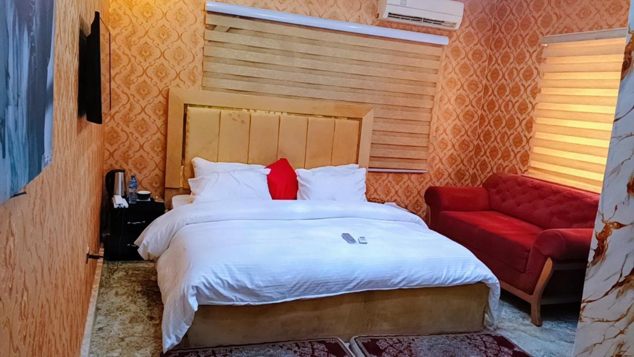 Hotel Nuit De Paris Abuja Esterno foto