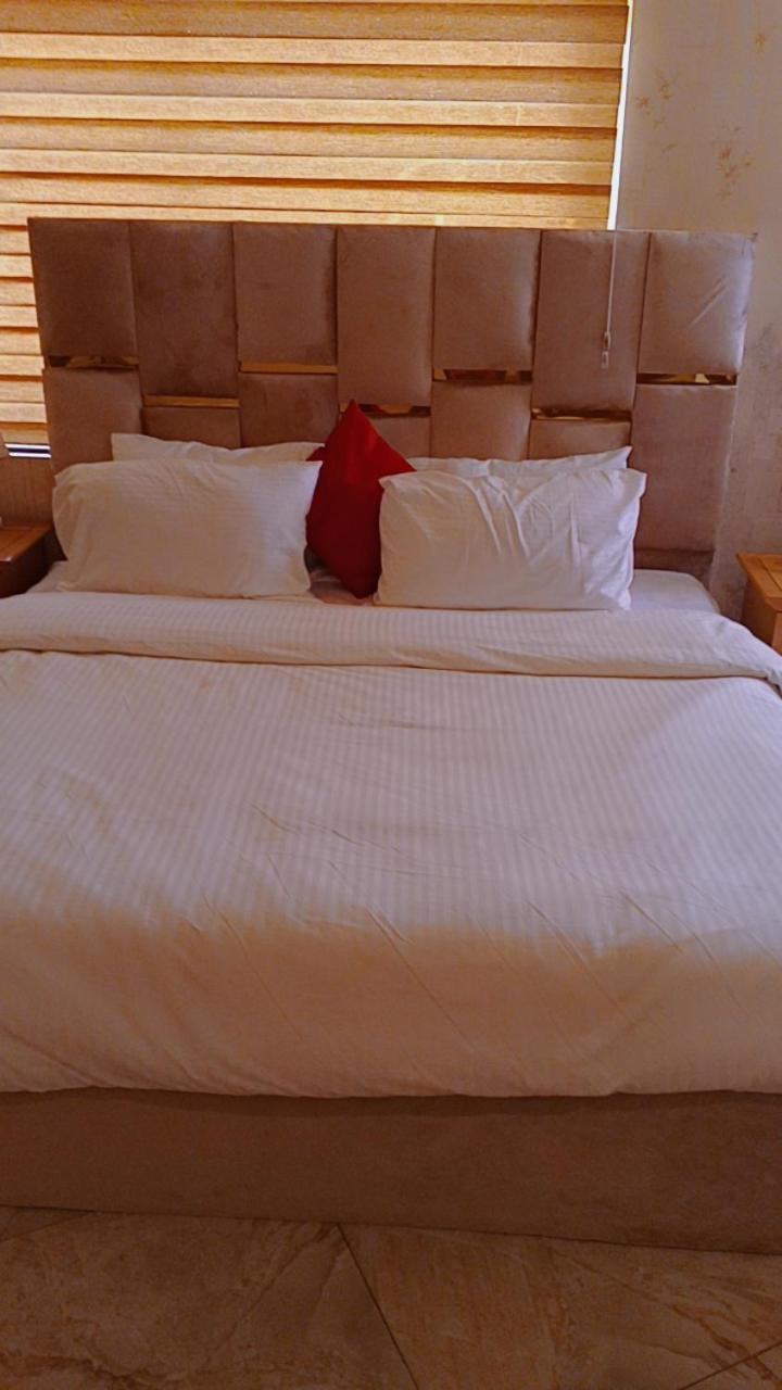 Hotel Nuit De Paris Abuja Esterno foto