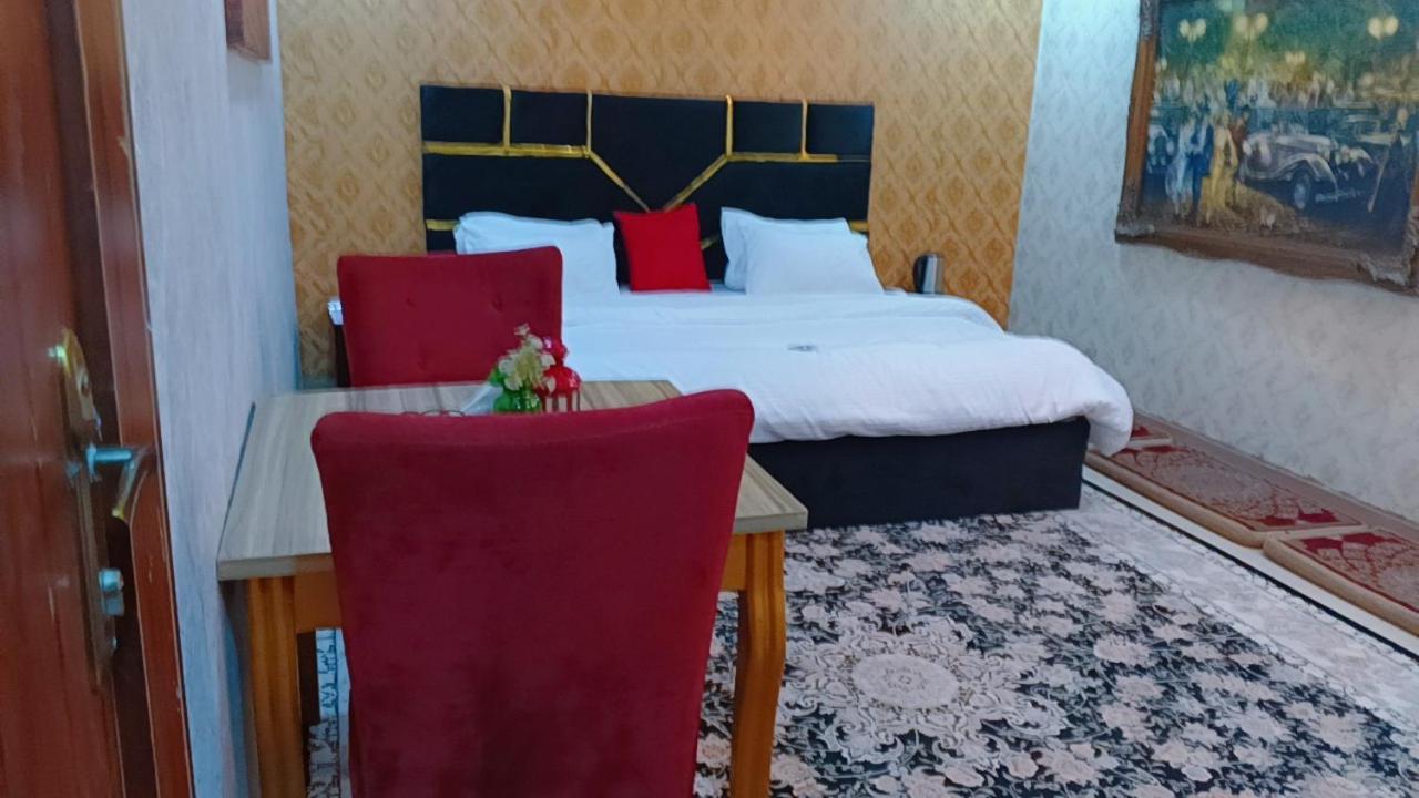 Hotel Nuit De Paris Abuja Esterno foto