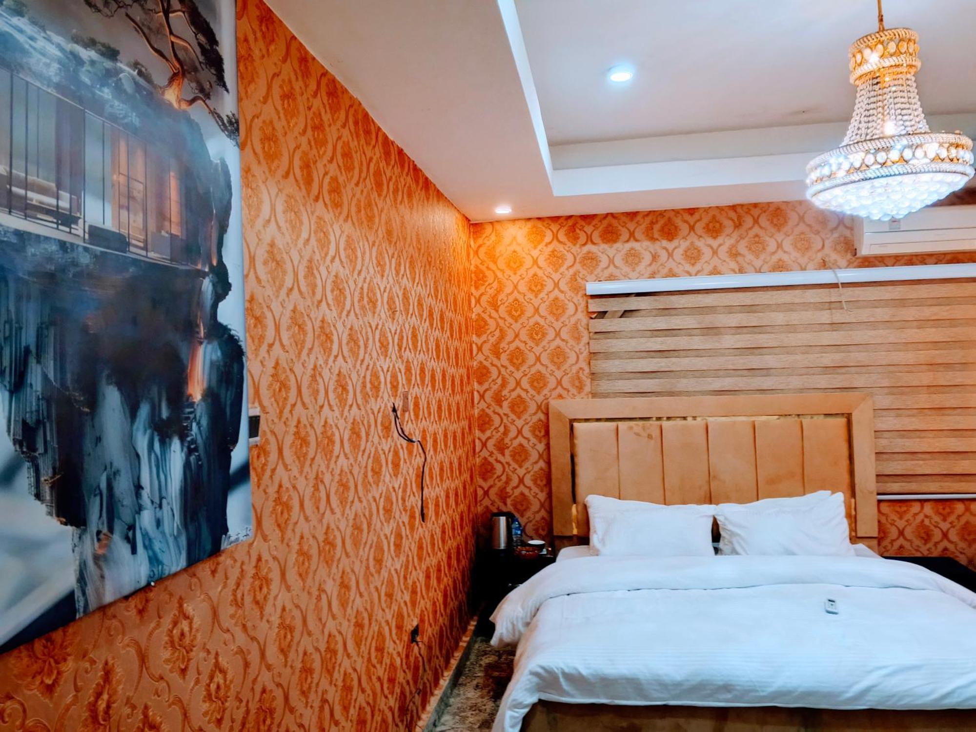Hotel Nuit De Paris Abuja Esterno foto